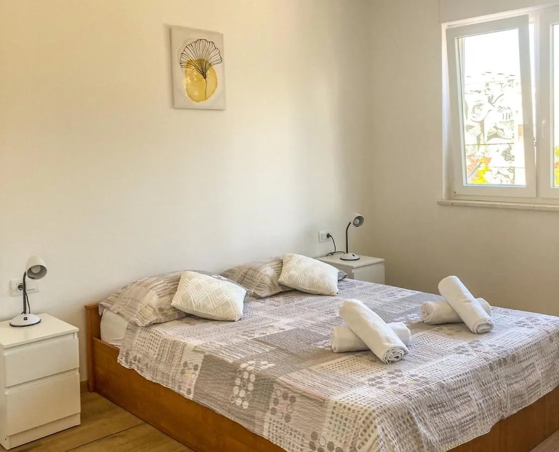 Apartment Mare Pula