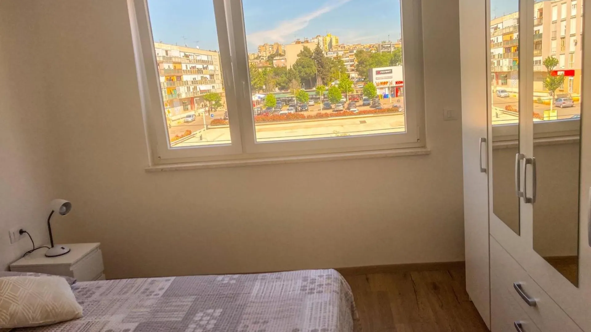 Apartment Mare Pula 0*,