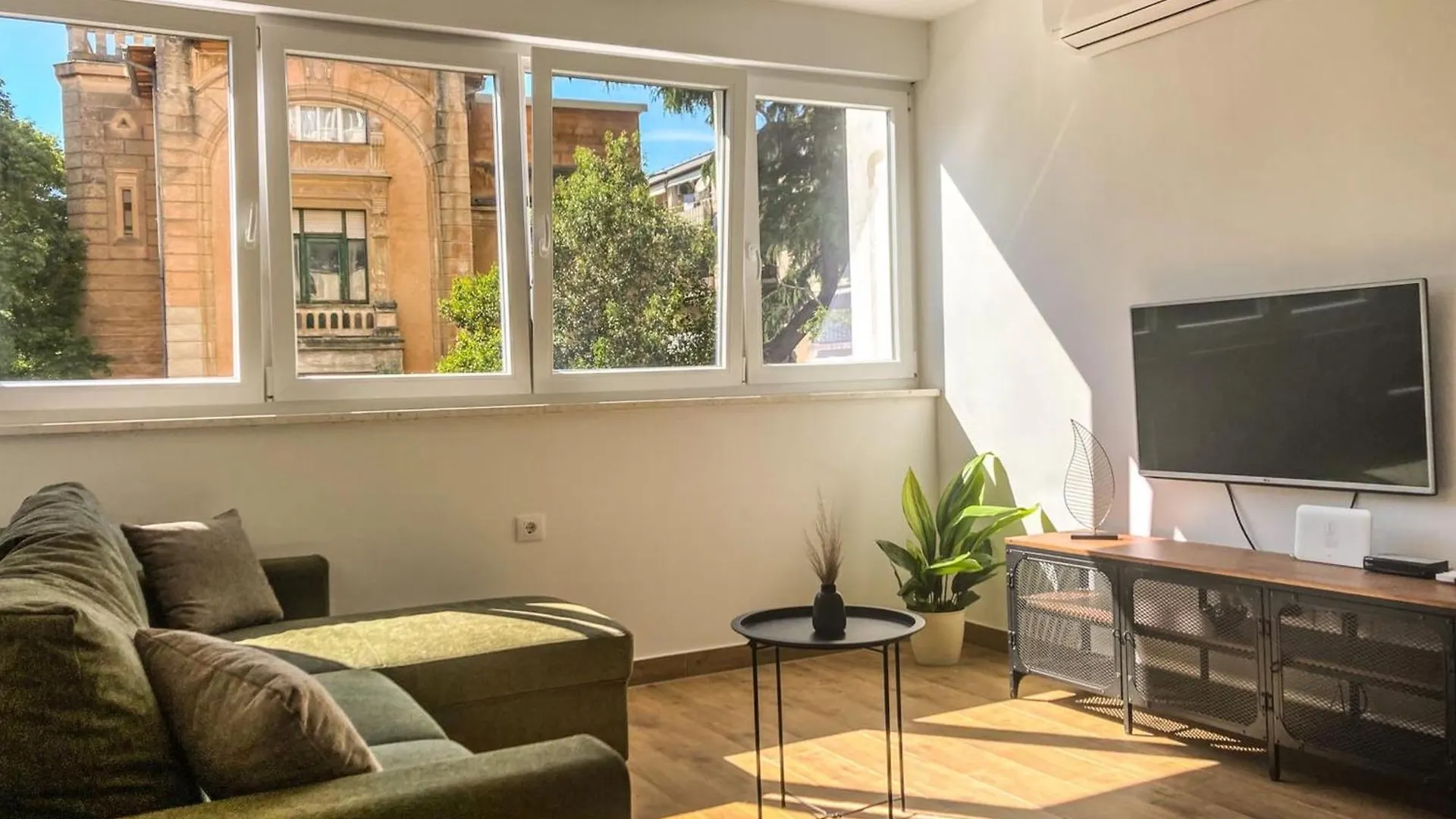 Apartment Mare Pula 0*,